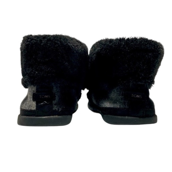 Women’s Toms Fleece Chukka Style Boots - Picture 7 of 9